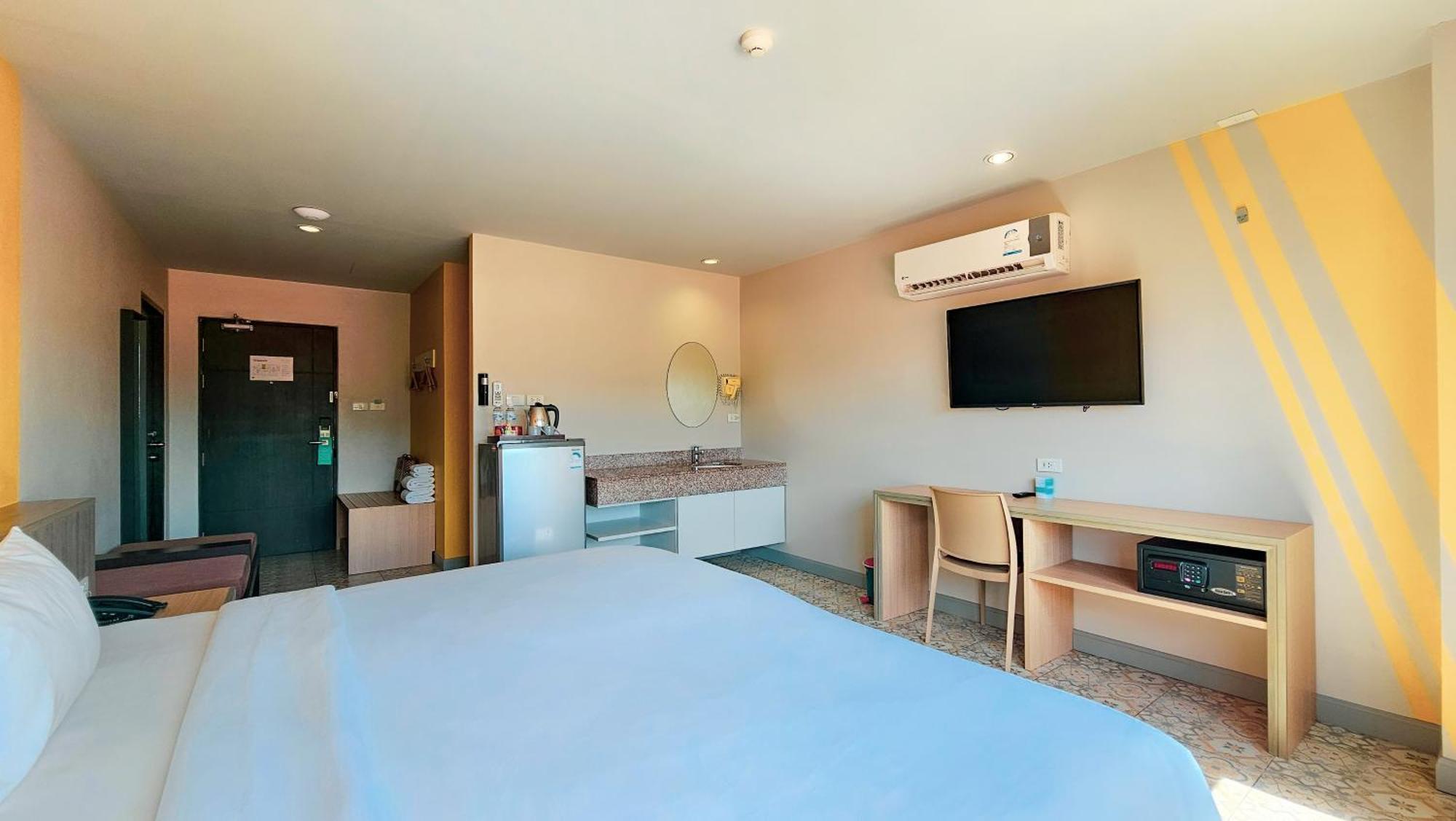 Recenta Suite Phuket Suanluang Exterior foto